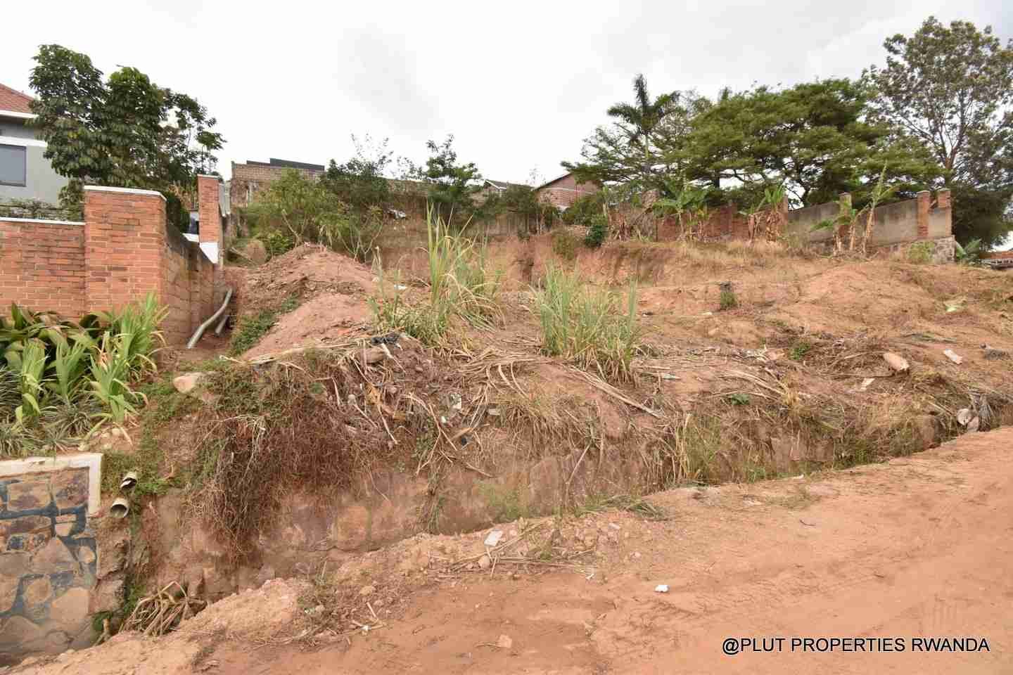 Big residential plot for sale in Kibagabaga plut properties 2-100kb Big residential plot for sale in Kibagabaga