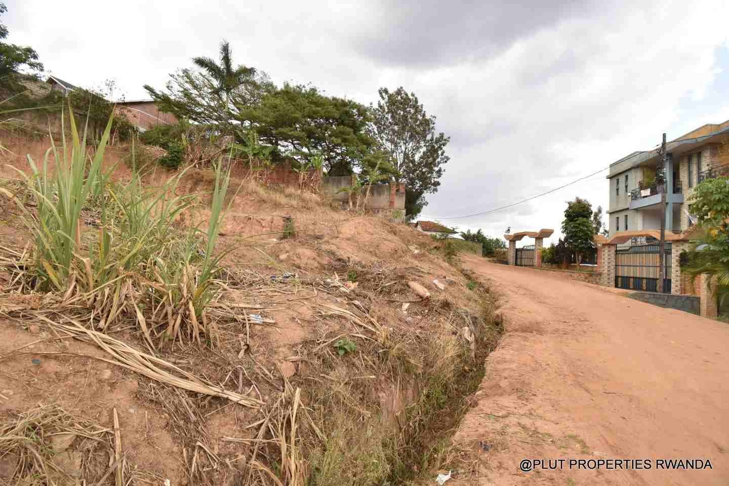 Big residential plot for sale in Kibagabaga plut properties 3-100kb Big residential plot for sale in Kibagabaga