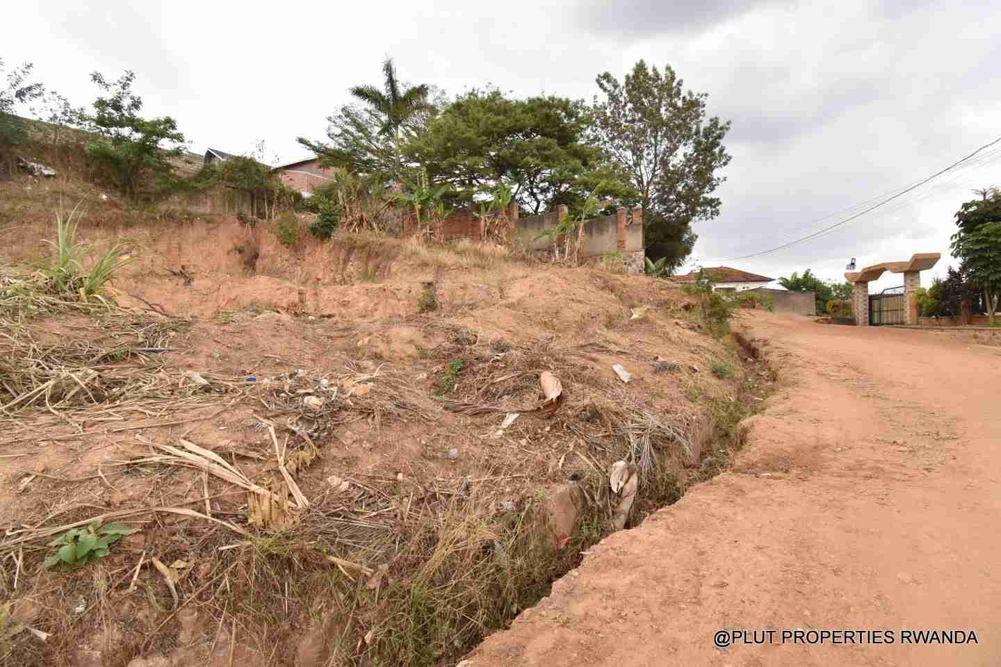 Big residential plot for sale in Kibagabaga plut properties 8-100kb Big residential plot for sale in Kibagabaga