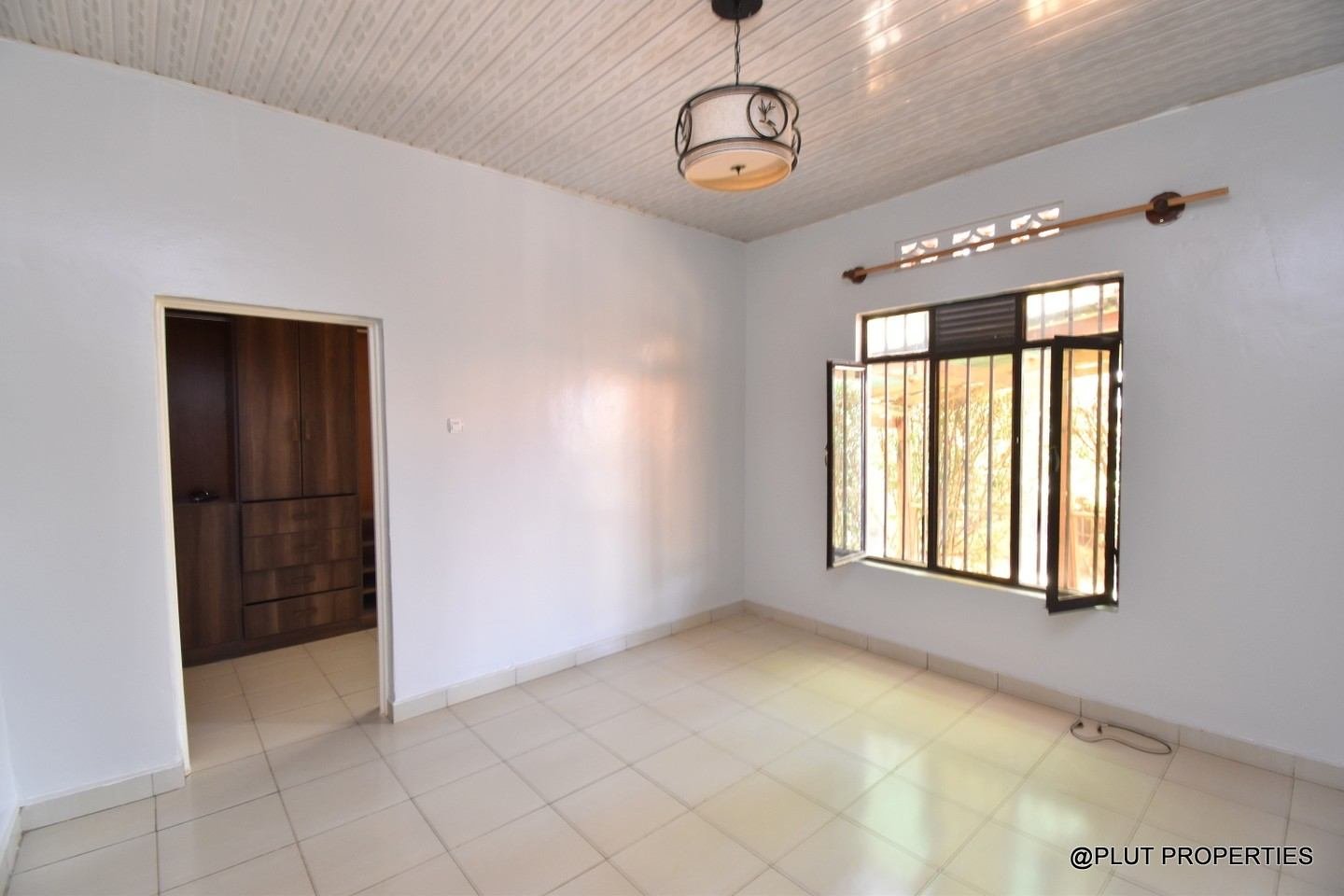 Buy house in Kanombe
