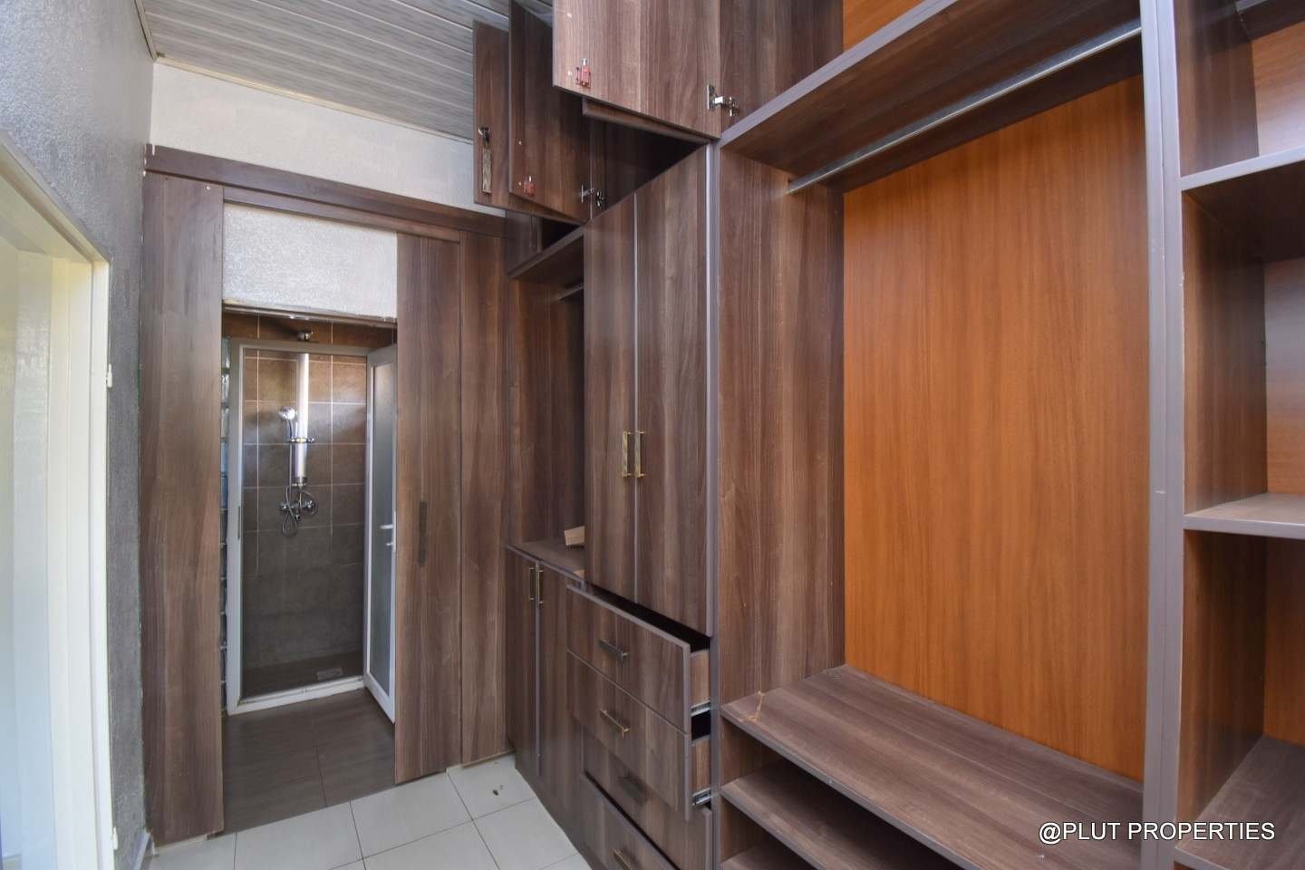 Buy house in Kanombe