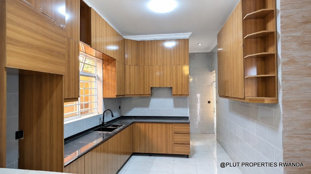 4 bedroom house for sale in Kanombe Kigali