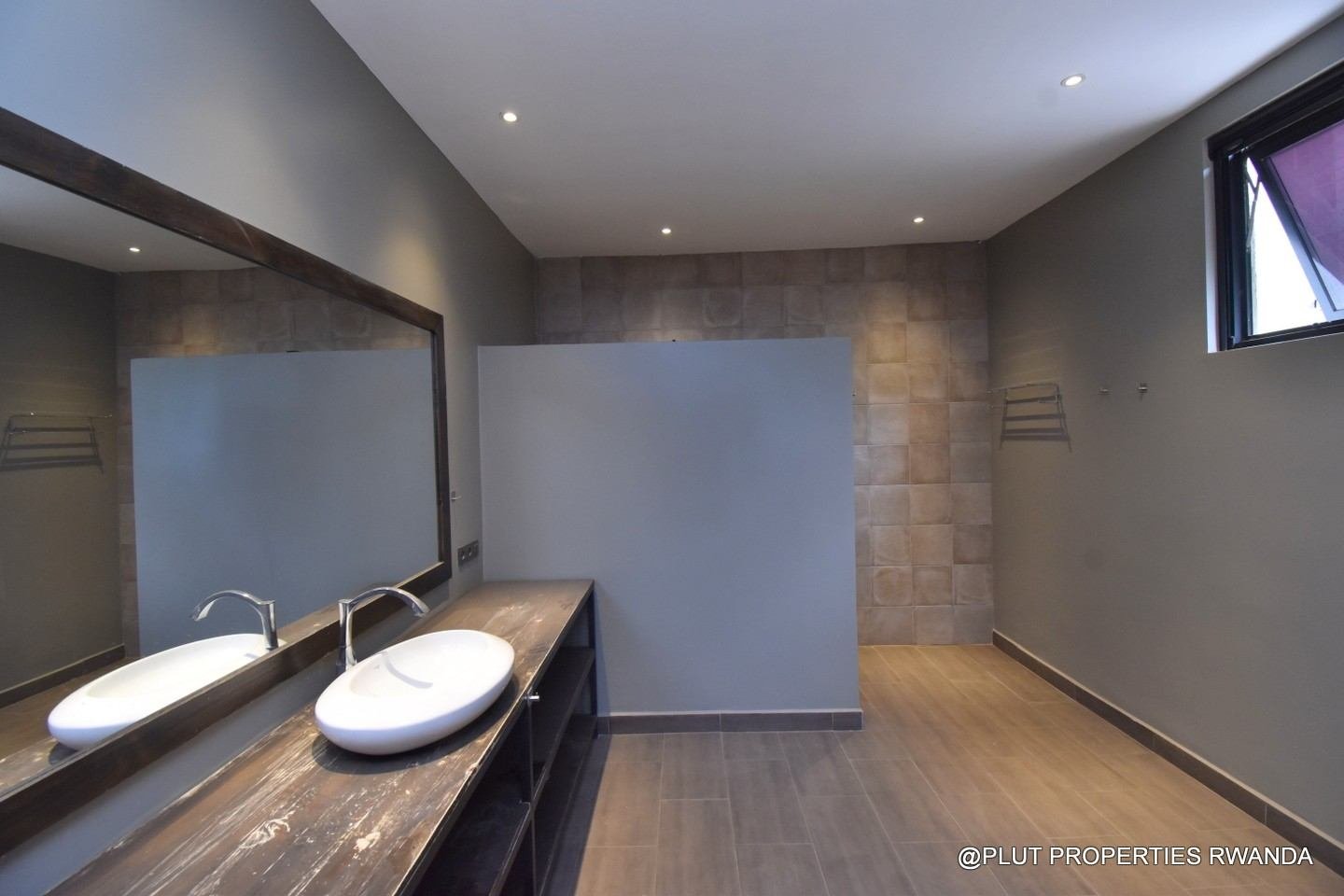 5 bedroom villa for rent in Nyarutarama