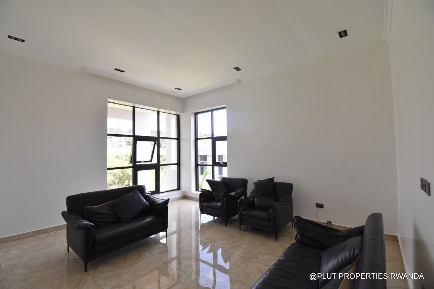 Beautiful villa for rent in Nyarutarama plut properties 1-100kb Beautiful villa for rent in Nyarutarama