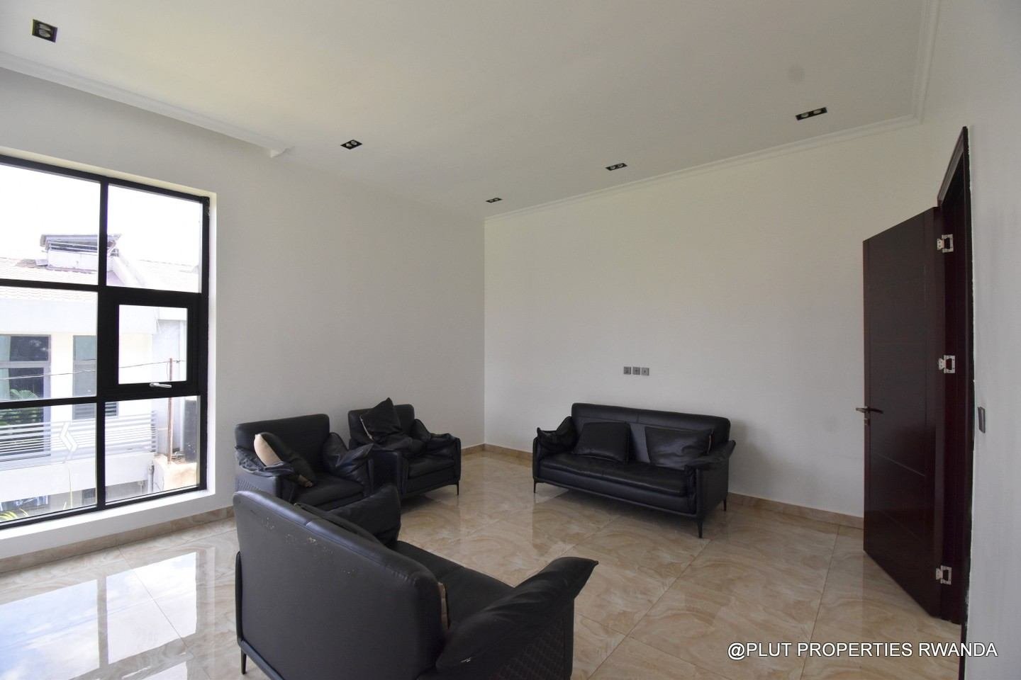 Beautiful villa for rent in Nyarutarama plut properties 2-100kb Beautiful villa for rent in Nyarutarama