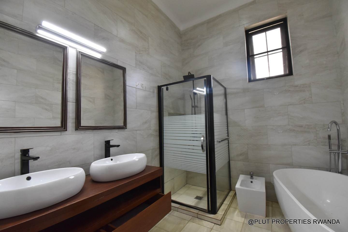 Beautiful villa for rent in Nyarutarama plut properties 4-100kb Beautiful villa for rent in Nyarutarama