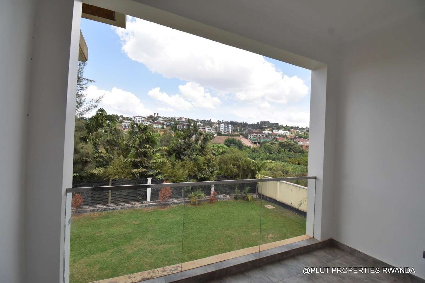 Beautiful villa for rent in Nyarutarama plut properties 5-100kb Beautiful villa for rent in Nyarutarama