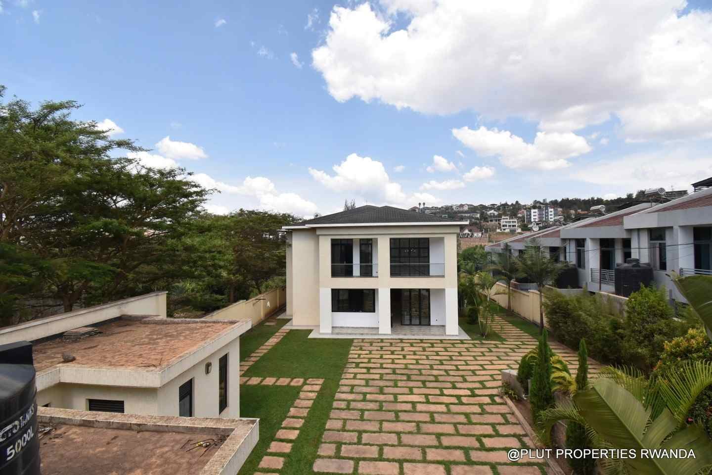 Beautiful villa for rent in Nyarutarama plut properties 7-100kb Beautiful villa for rent in Nyarutarama