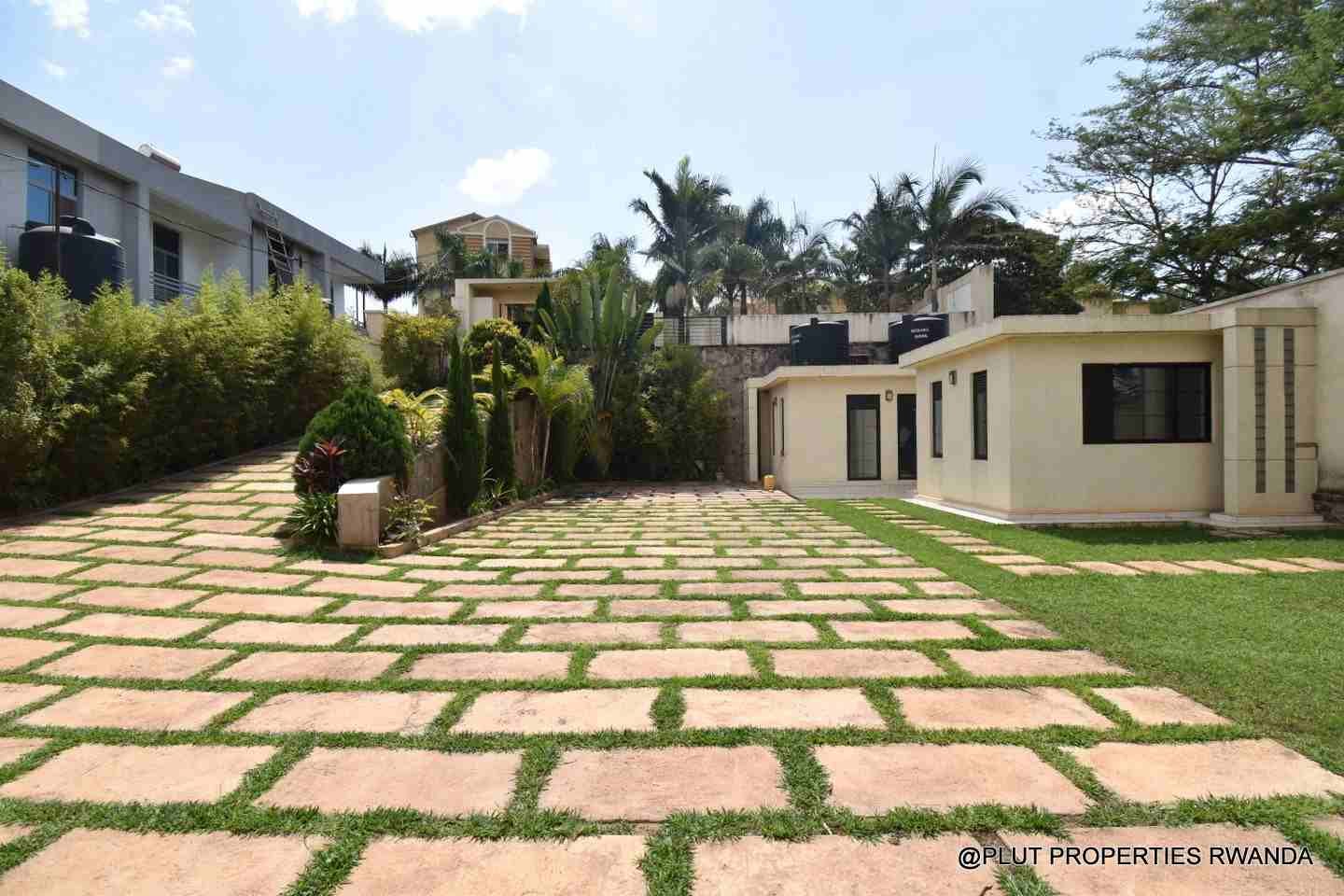 Beautiful villa for rent in Nyarutarama plut properties 8-100kb Beautiful villa for rent in Nyarutarama