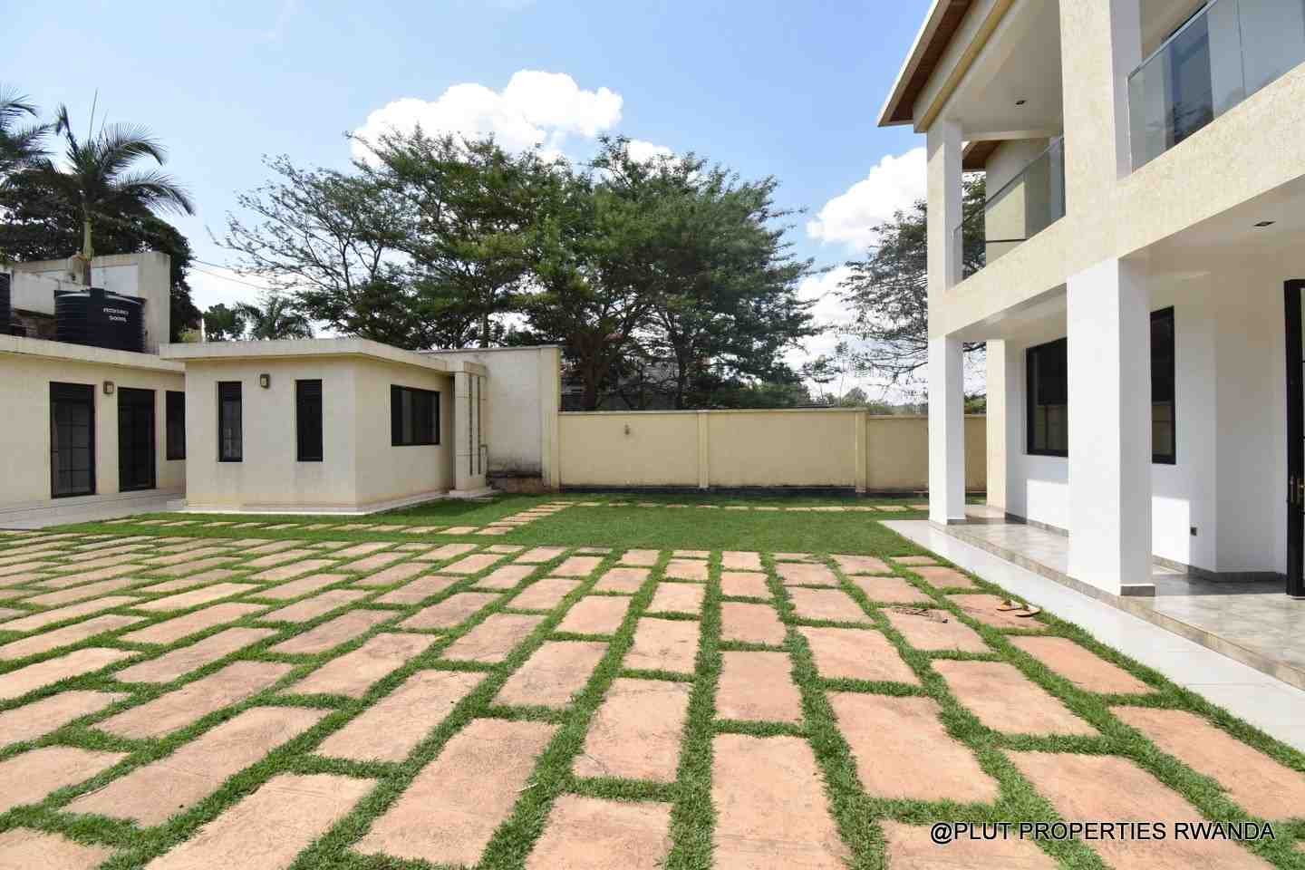 Beautiful villa for rent in Nyarutarama plut properties 9-100kb Beautiful villa for rent in Nyarutarama