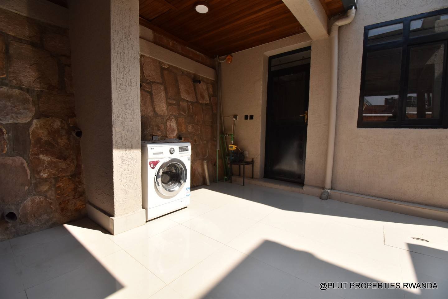 House for rent in Kibagabaga plut properties 7-100kb House for rent in Kibagabaga.