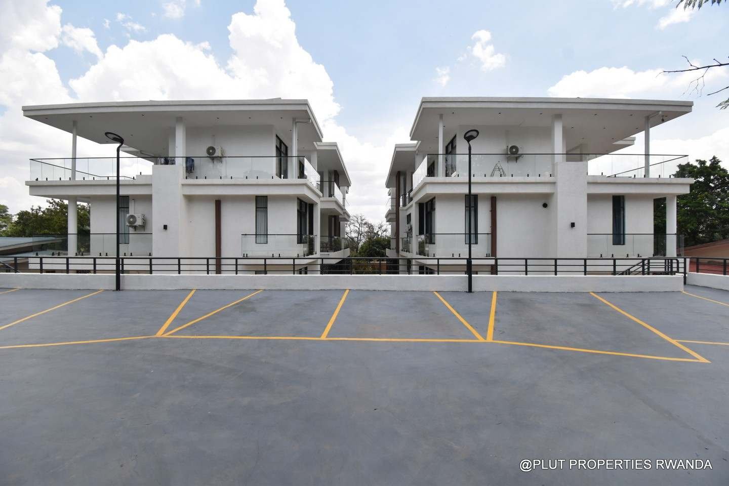 apartment for rent in Kiyovu Kigalu plut properties 4-100kb Apartment for rent in Kiyovu Kigali