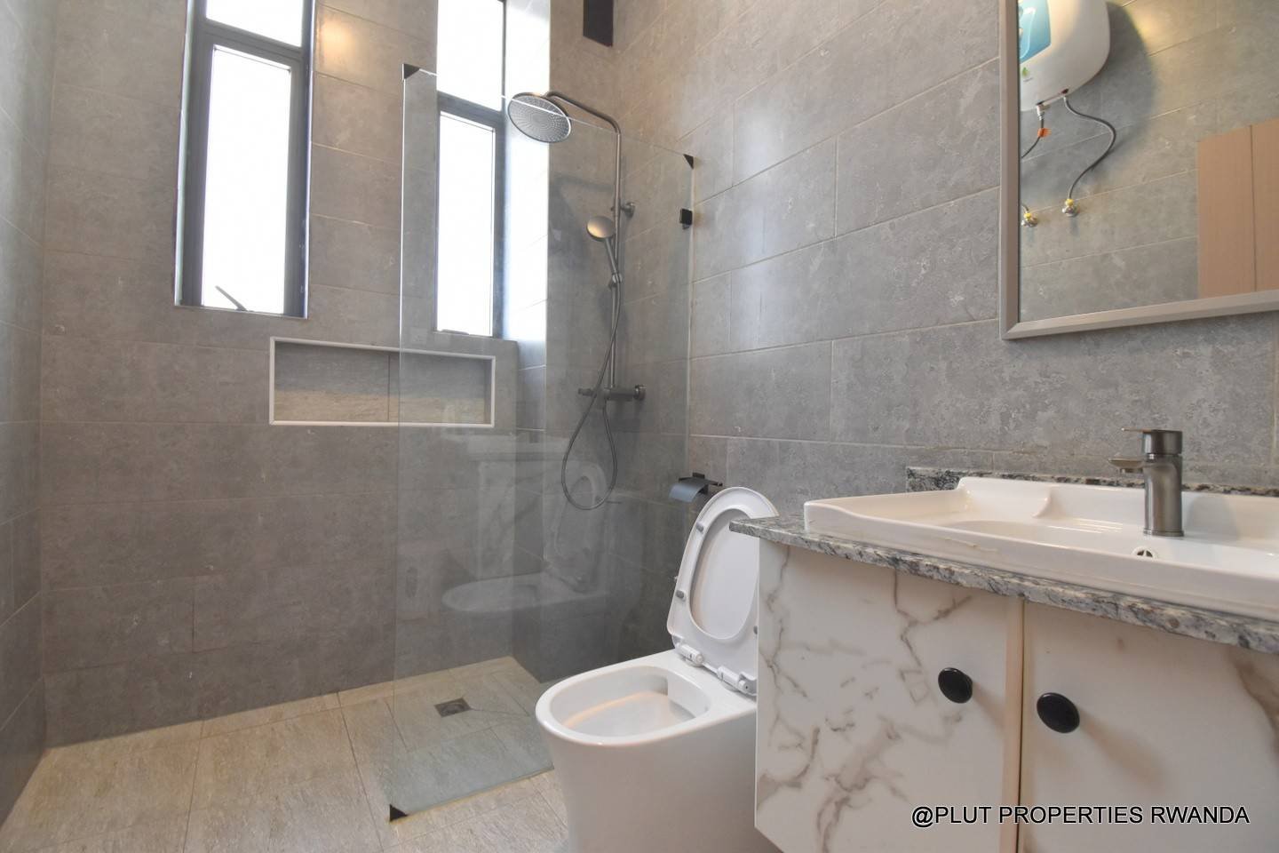 apartment for rent in Kiyovu Kigalu plut properties 8-100kb Apartment for rent in Kiyovu Kigali