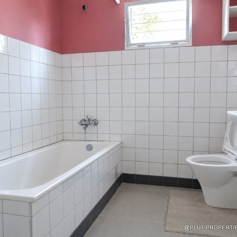 Commercial property for rent in Remera