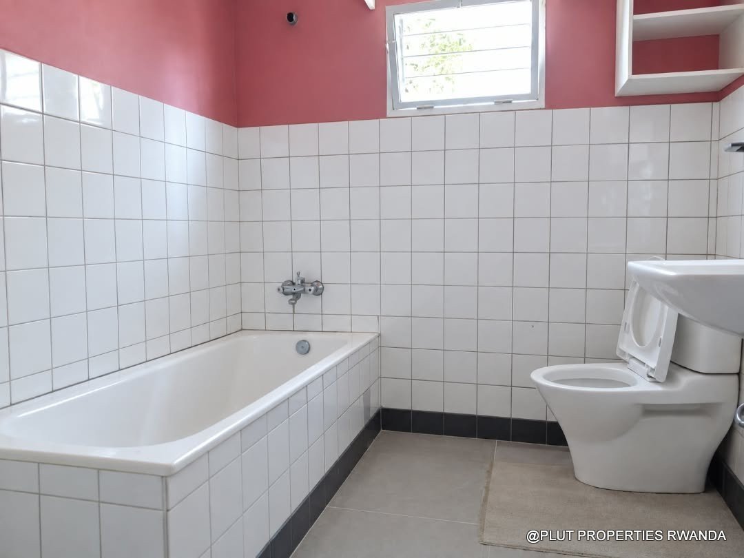 Commercial property for rent in Remera