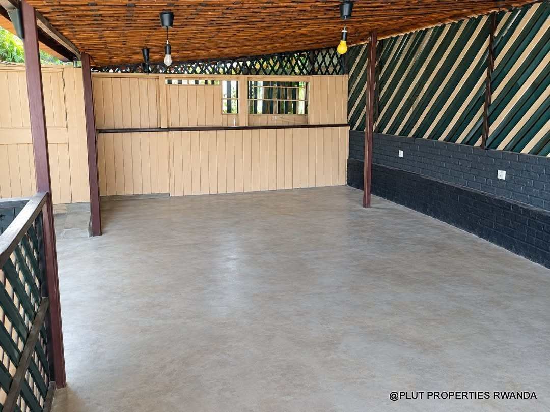 Commercial property for rent in Remera