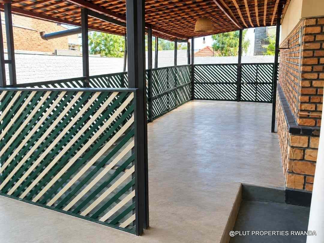 Commercial property for rent in Remera