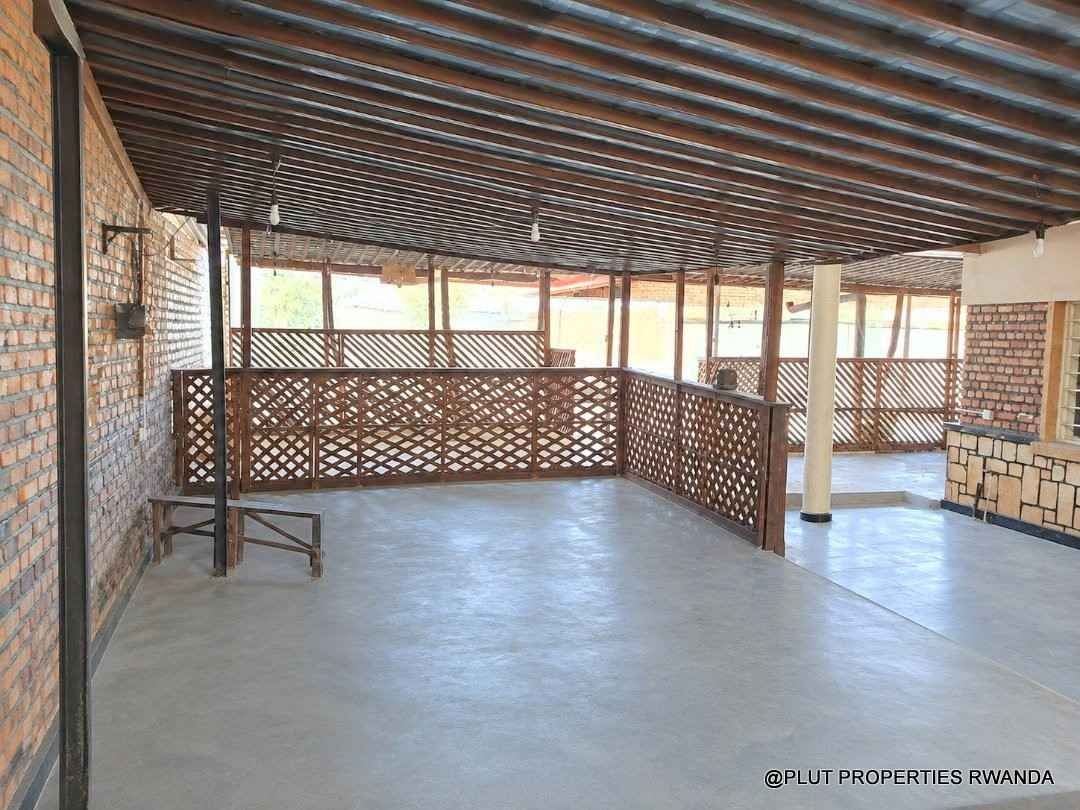 Commercial property for rent in Remera