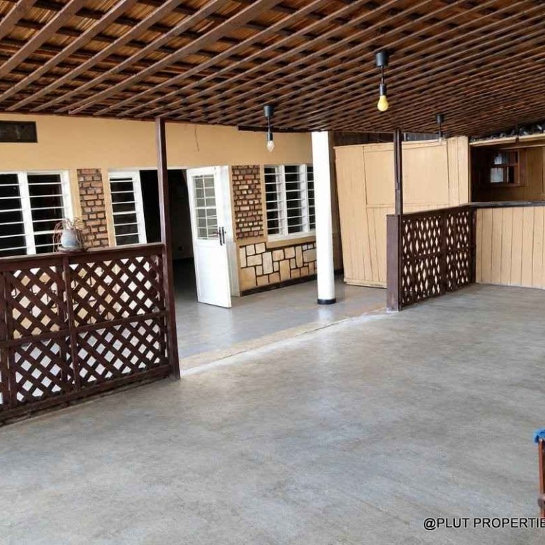 Commercial property for rent in Remera