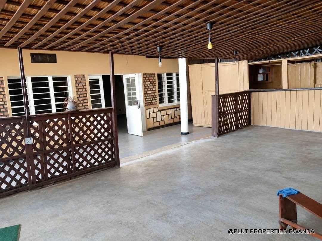 Commercial property for rent in Remera