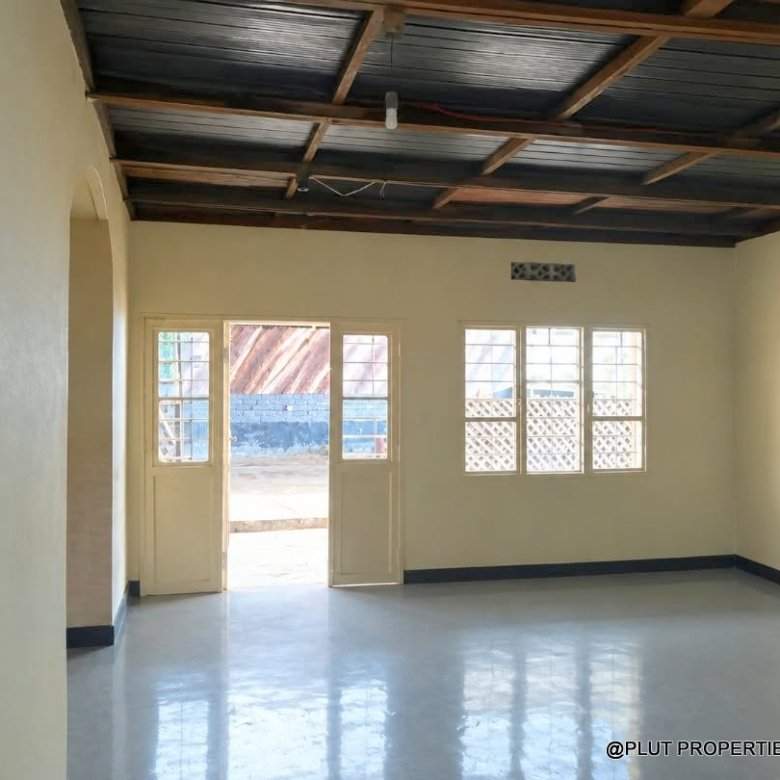 Commercial property for rent in Remera
