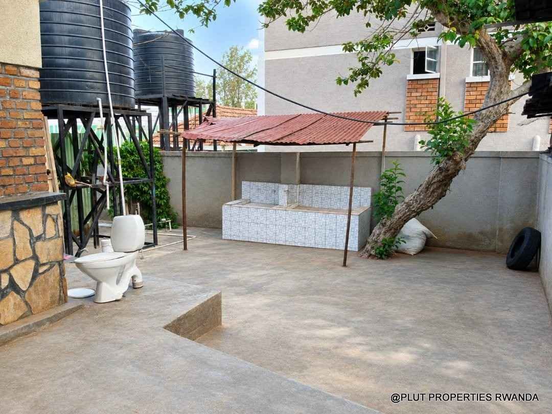 Commercial property for rent in Remera
