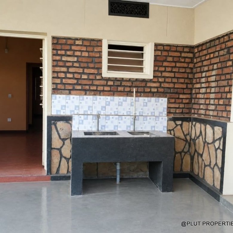 Commercial property for rent in Remera