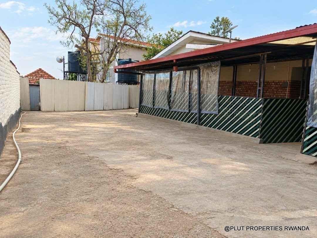 Commercial property for rent in Remera