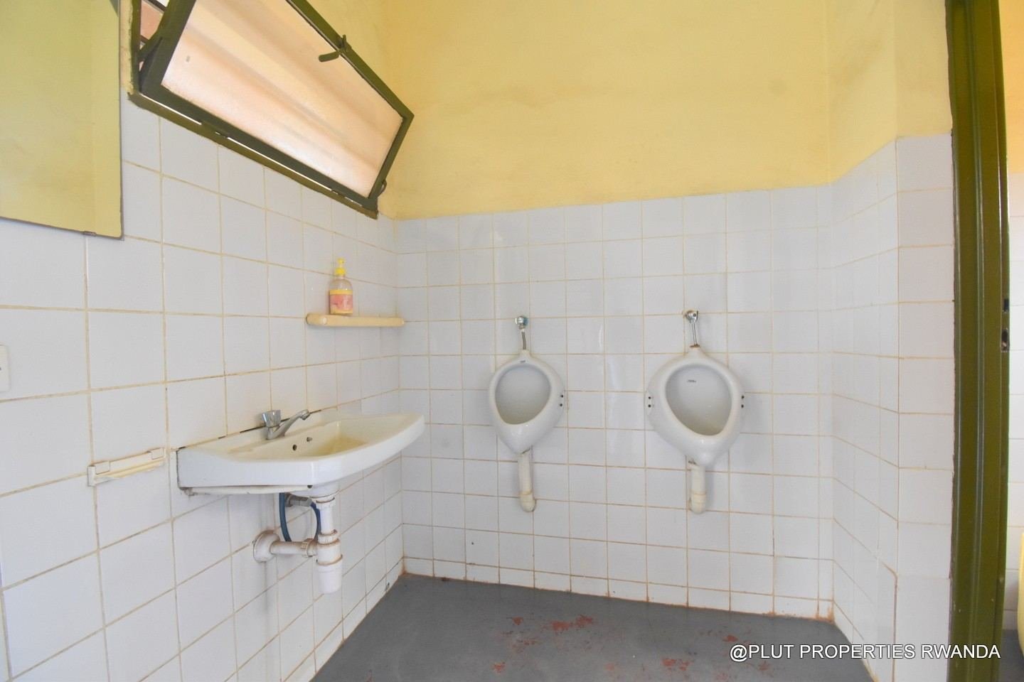 space for rent in Nyarutarama Kigali plut properties 6-100kb Commercial Space for Rent in Nyarutarama