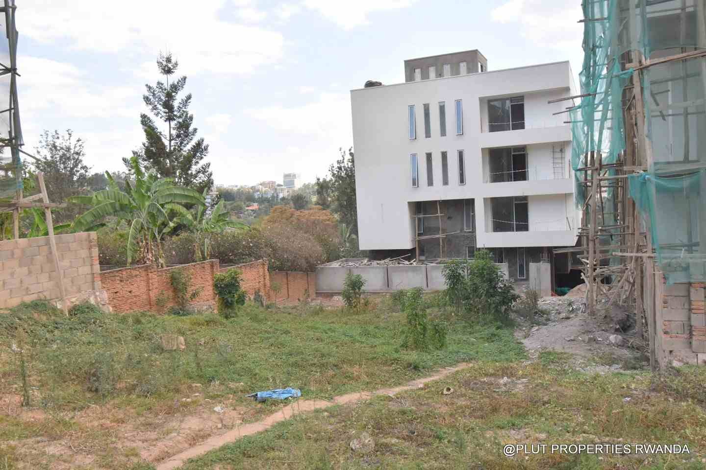 spacious land for sale in Nyarutarama plut properties 10-100kb Spacious land for sale in Nyarutarama Kigali