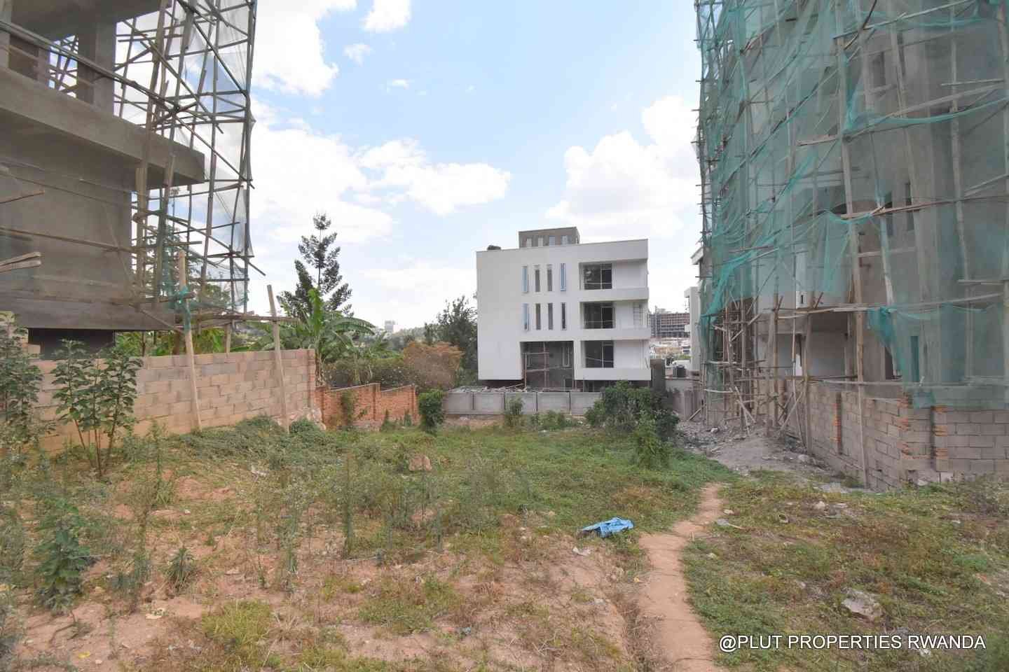 spacious land for sale in Nyarutarama plut properties 2-100kb Spacious land for sale in Nyarutarama Kigali