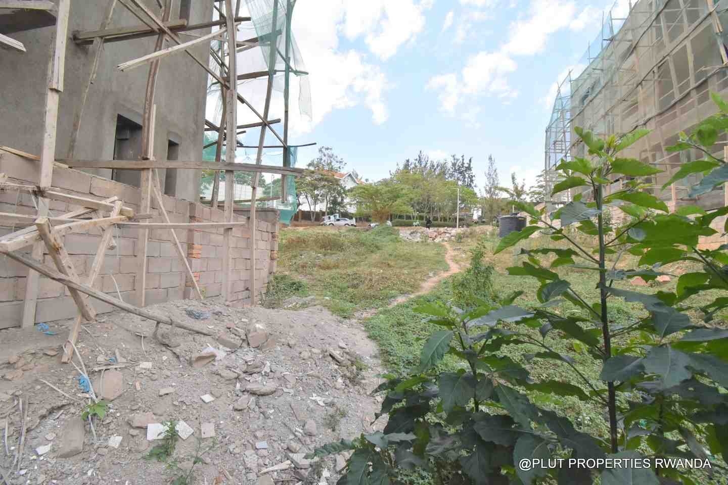 spacious land for sale in Nyarutarama plut properties 6-100kb Spacious land for sale in Nyarutarama Kigali