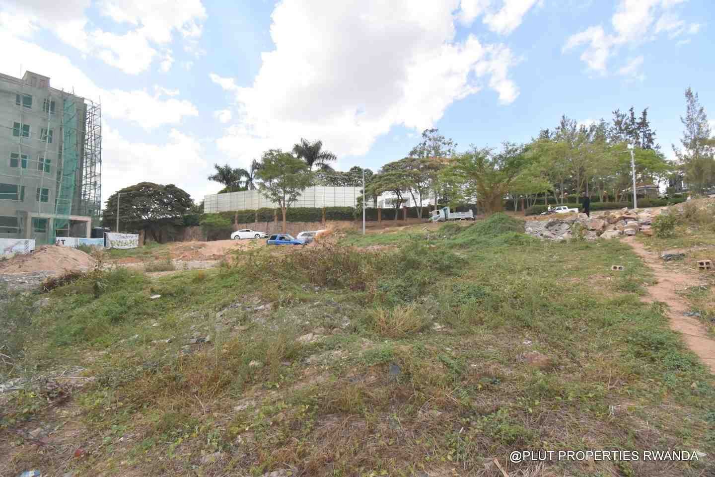 spacious land for sale in Nyarutarama plut properties 7-100kb Spacious land for sale in Nyarutarama Kigali
